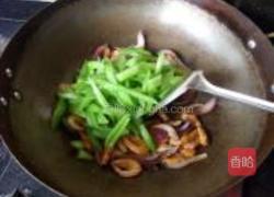 西芹洋葱炒虾的做法图解9