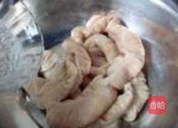 青菜煲肥肠的做法图解1