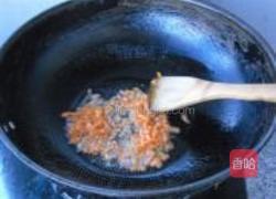 香椿炒饭的做法图解3