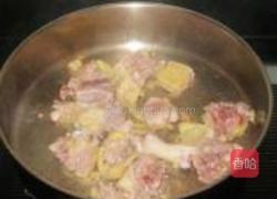 黑木耳白果炖鸡汤的做法图解4