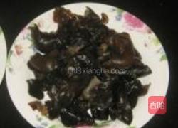 黑木耳白果炖鸡汤的做法图解3