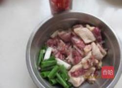 爆炒鸭腿的做法图解3