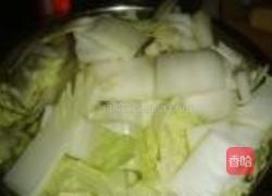 菠萝白菜炒肉的做法图解1