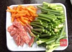 菌菇蒜薹的做法图解3