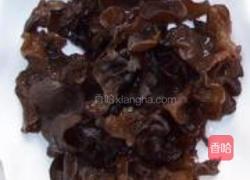 木耳黄瓜炒百合的做法图解2