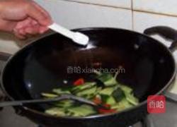 木耳黄瓜炒百合的做法图解5