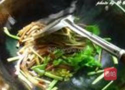 芹菜炒五香干丝的做法图解5