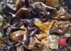黄瓜拌黑木耳的做法图解1