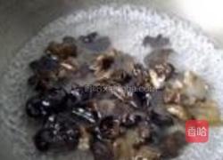 黄瓜拌黑木耳的做法图解2