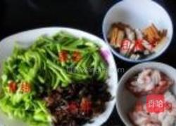 蒜苗木耳炒肉丝的做法图解1