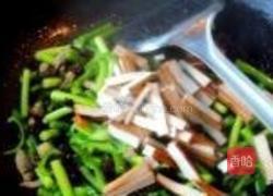 蒜苗木耳炒肉丝的做法图解5