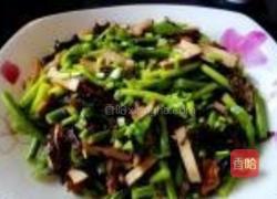 蒜苗木耳炒肉丝的做法图解7