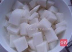白萝卜炖牛筋的做法图解1