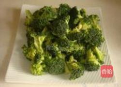 上汤西兰花的做法图解2