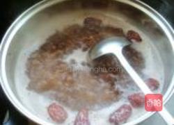 花生红枣粥的做法图解3