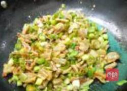 辣椒大蒜炒油渣的做法图解11