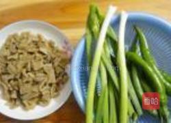 辣椒大蒜炒油渣的做法图解6