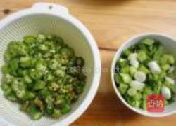 辣椒大蒜炒油渣的做法图解7