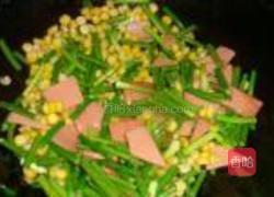 珍珠蒜苔炒香肠的做法图解5