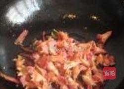 石榴花炒腊肉的做法图解11
