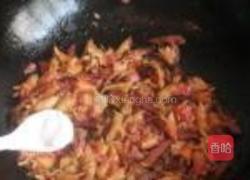 石榴花炒腊肉的做法图解12