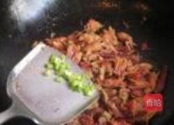 石榴花炒腊肉的做法图解13