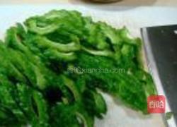 干煸苦瓜的做法图解1