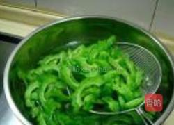 干煸苦瓜的做法图解3