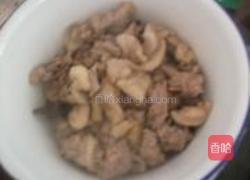 泡椒鸭肉的做法图解1