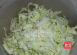 酸辣包菜丝的做法图解1