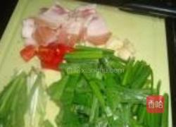 三层肉炒韭菜的做法图解2