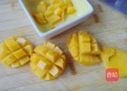 芒果虾仁沙拉的做法图解3