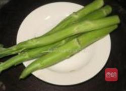 西冷牛肉扒芥蓝的做法图解1