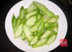 西冷牛肉扒芥蓝的做法图解2