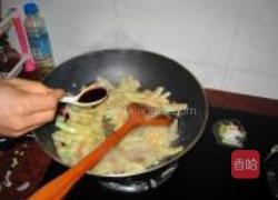 炒酸辣西瓜皮的做法图解5