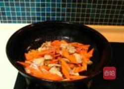 胡萝卜炒剔骨肉的做法图解4