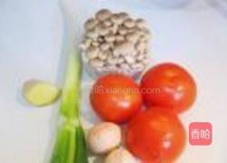 姬菇西红柿炒鸡蛋的做法图解1