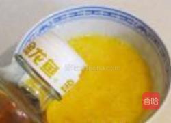 姬菇西红柿炒鸡蛋的做法图解2