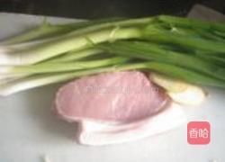 大蒜炒肉片的做法图解1