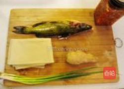 剁椒豆干丝蒸鱼的做法图解1