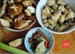 香菇鸡拐的做法图解2