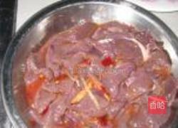 泡椒白菜炒猪肝的做法图解1