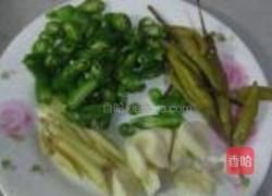 泡椒白菜炒猪肝的做法图解3