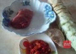 酸辣莴笋肉丁的做法图解1