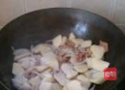 土豆烧牛肉的做法图解2