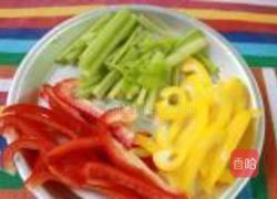 彩椒炒牛柳的做法图解2