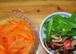 五彩荤素小炒的做法图解2