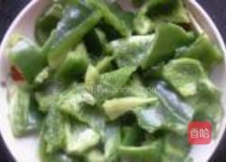 大辣椒炒肉的做法图解1