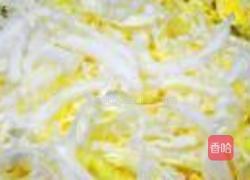 白菜拌蛰皮的做法图解2