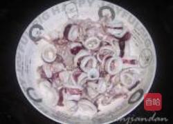 辣椒炒鱿鱼圈的做法图解4